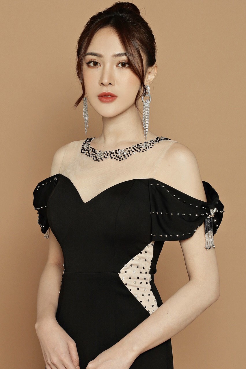 Đầm Dạ Hội Cổ Kết Pha Lê - D715